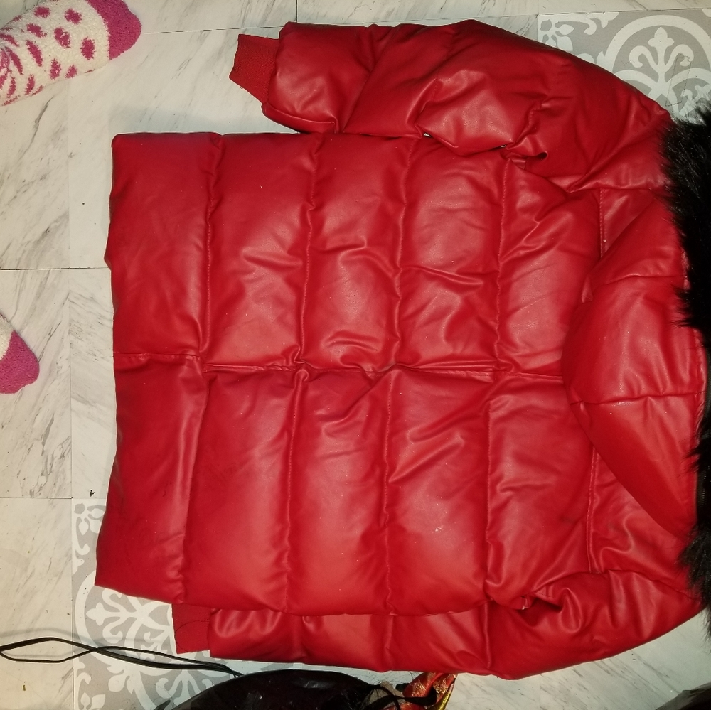 Red Coat - Picture 6 of 10